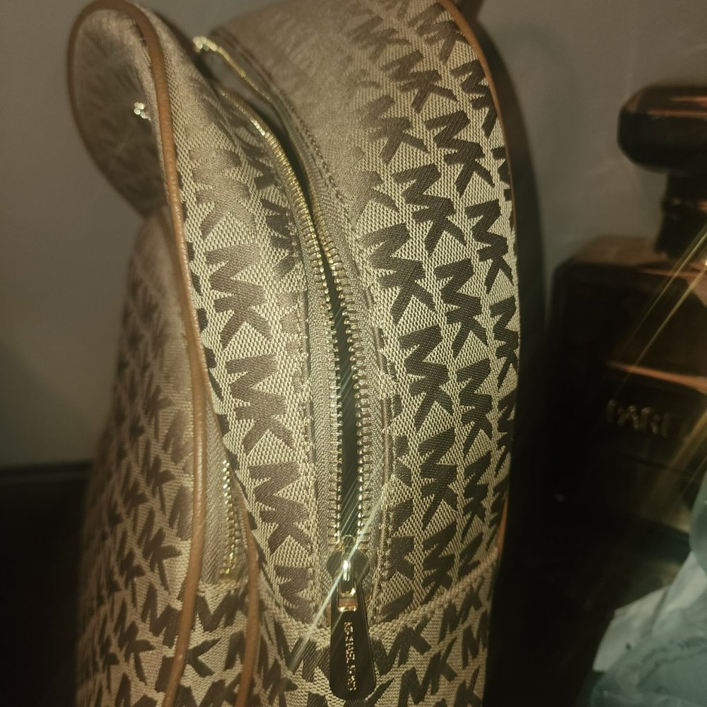 Michael Kors LG Backpack - Picture 3 of 7